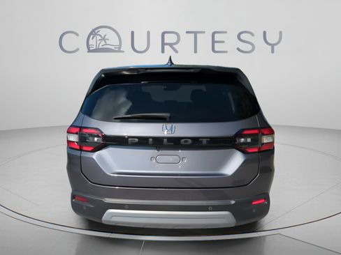 Used 2025 Honda Pilot EX-L image 6