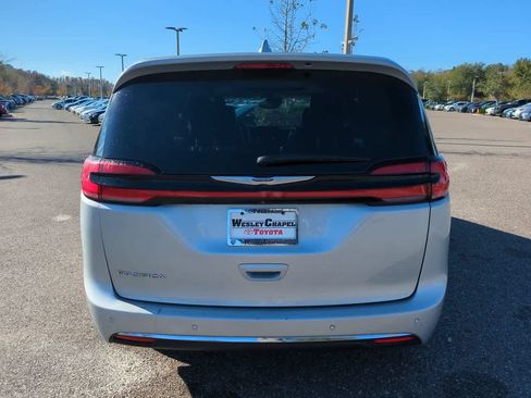 Used 2022 Chrysler Pacifica Limited FWD image 5