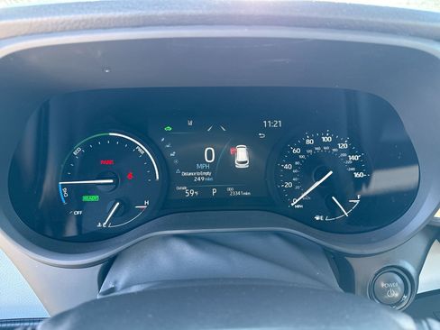 Certified 2025 Toyota Sienna LE image 10