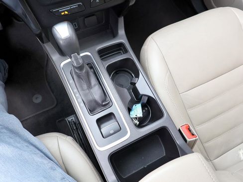 Used 2017 Ford Escape Titanium image 48