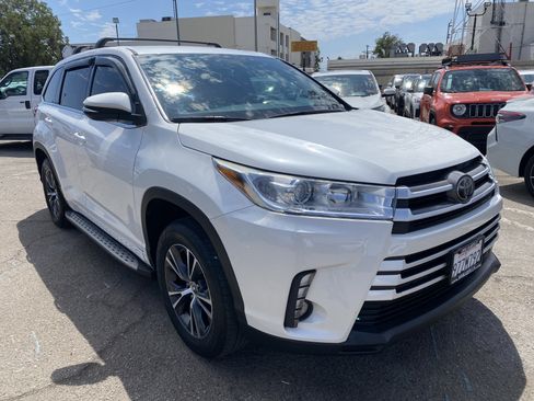 Used 2018 Toyota Highlander LE FWD image 6