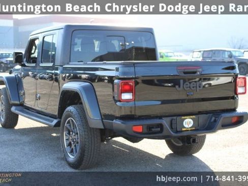 Used 2022 Jeep Gladiator Sport image 3