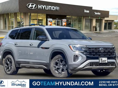 Used 2024 Volkswagen Atlas Peak Edition SEL AWD/4WD image 1