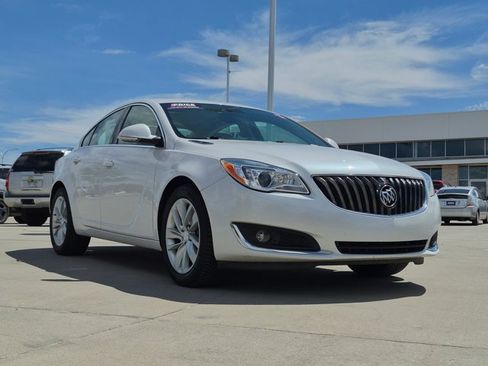 Used 2017 Buick Regal Premium FWD image 3