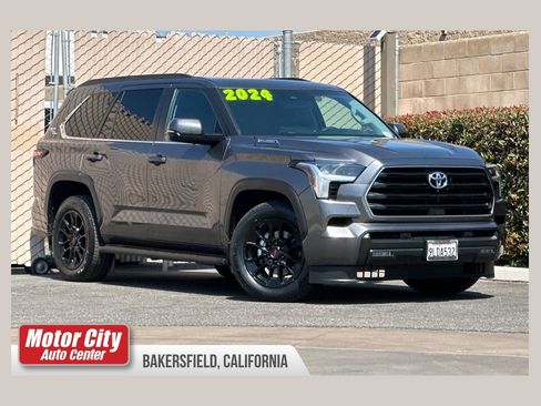 Used 2024 Toyota Sequoia SR5 w/ SR5 Premium Package AWD/4WD image 1