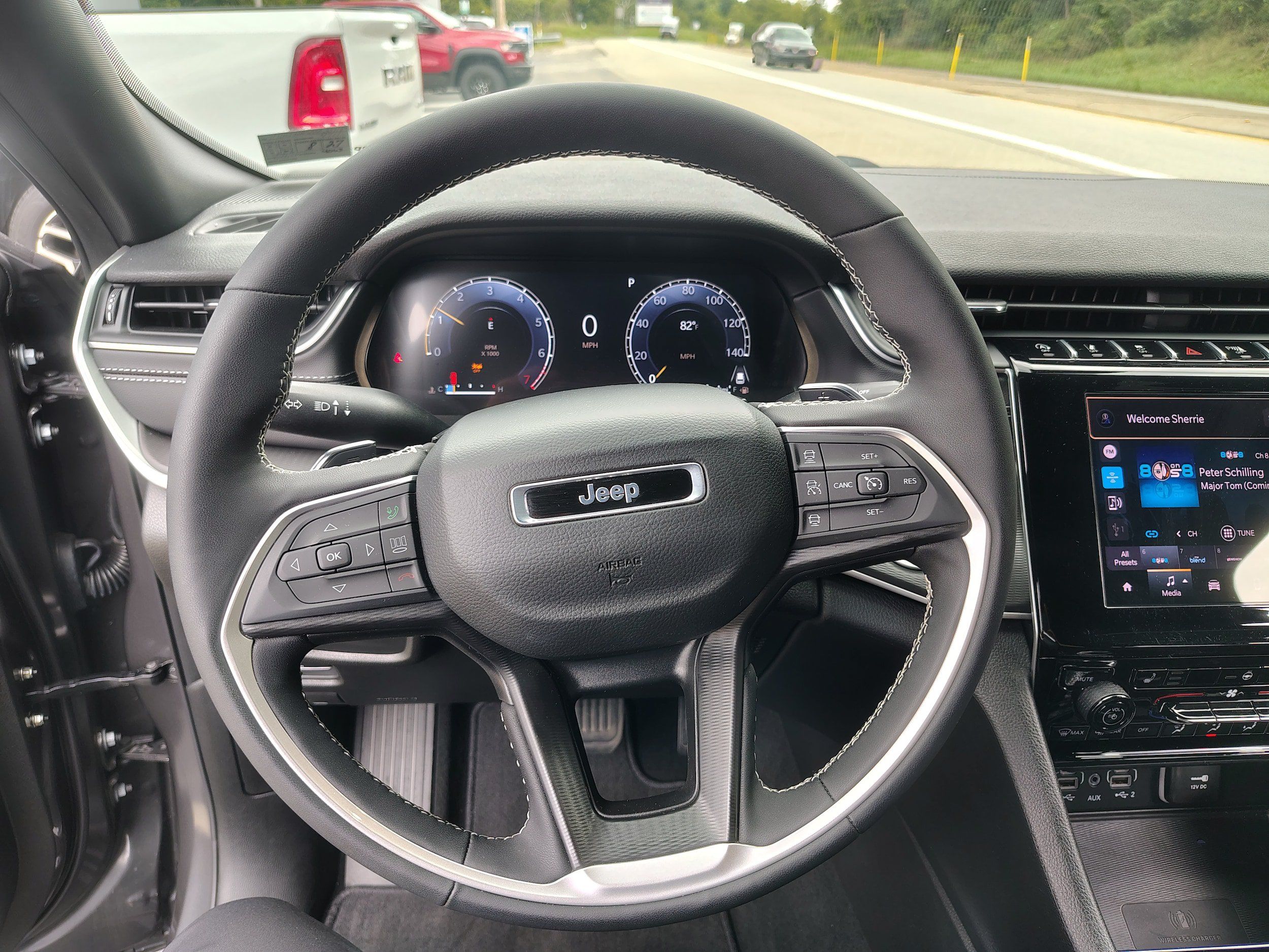 Used 2025 Jeep Grand Cherokee Laredo X w/ Luxury Tech Group I AWD/4WD image 34