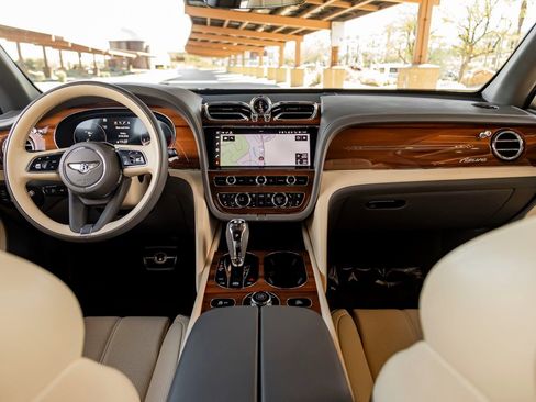 Certified 2023 Bentley Bentayga Extended Wheelbase image 4