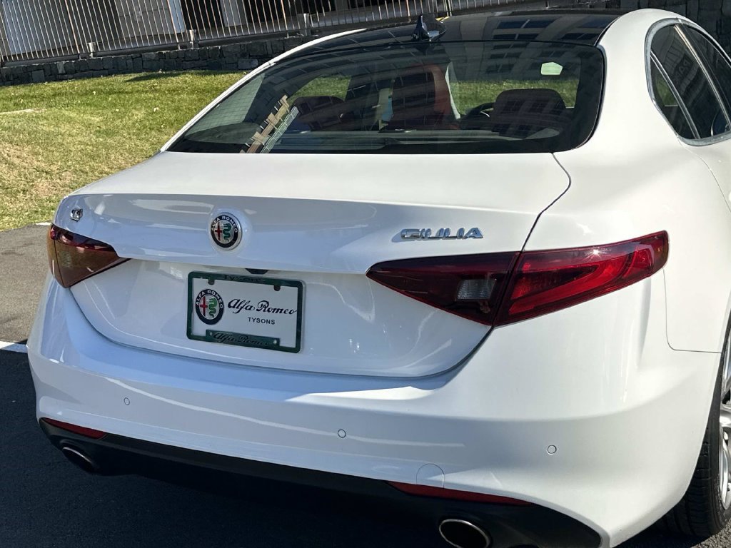Used 2018 Alfa Romeo Giulia Ti AWD/4WD image 12