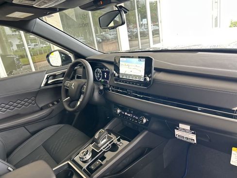 New 2025 Mitsubishi Outlander SEL Black Edition image 24