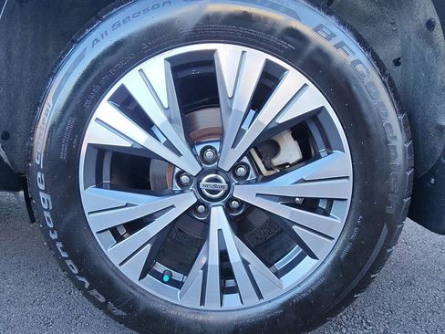 Used 2021 Nissan Rogue SV image 9