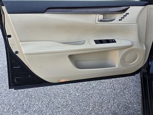 Used 2014 Lexus ES 350 image 29