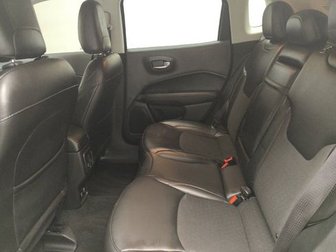 Used 2019 Jeep Compass Latitude w/ Cold Weather Group AWD/4WD image 18
