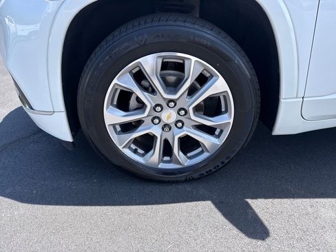 Used 2018 Chevrolet Traverse Premier w/ Driver Confidence II Package FWD image 9