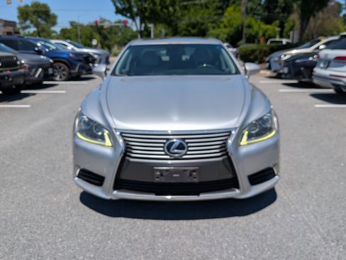 Used 2013 Lexus LS 460 AWD w/ Comfort Pkg image 8