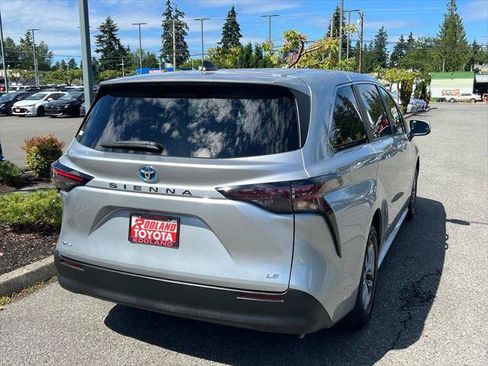 Certified 2025 Toyota Sienna LE FWD image 7
