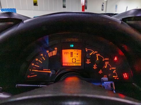 Used 1990 Chevrolet Corvette Coupe RWD image 14