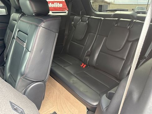 Used 2025 Ford Explorer ST-Line image 13