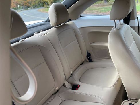 Used 2013 Volkswagen Beetle TDI image 40