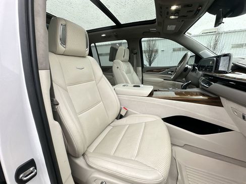 Used 2021 Cadillac Escalade ESV Premium Luxury Platinum w/ LPO, Radiant Package image 29