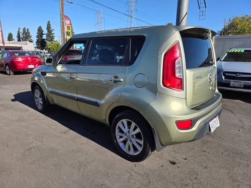 Used 2013 Kia Soul + w/ Audio Pkg FWD image 2