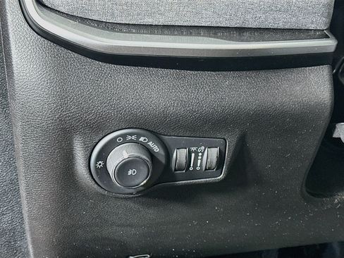 Used 2023 Jeep Compass Latitude AWD/4WD image 17