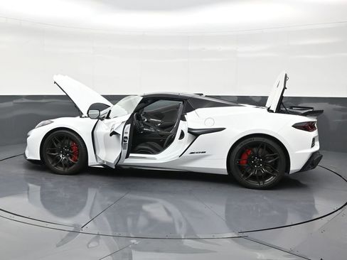 Used 2026 Chevrolet Corvette Z06 RWD image 30