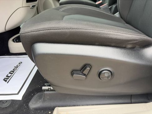 Used 2023 Chrysler Voyager LX FWD image 16