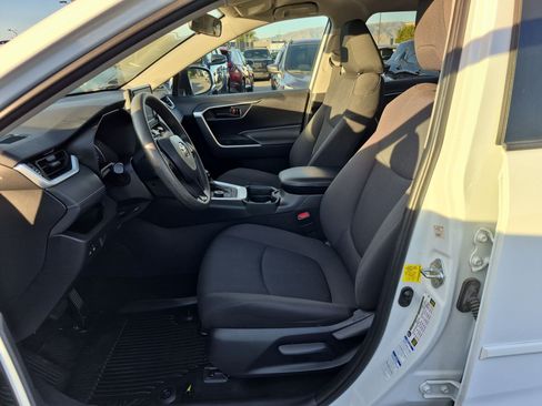 Used 2019 Toyota RAV4 LE w/ Carpet Mat Package AWD/4WD image 17