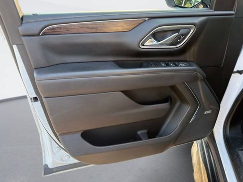 Used 2023 Chevrolet Suburban Premier RWD image 18