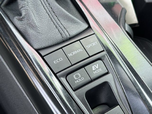Used 2025 Toyota Camry SE w/ Convenience Package FWD image 23