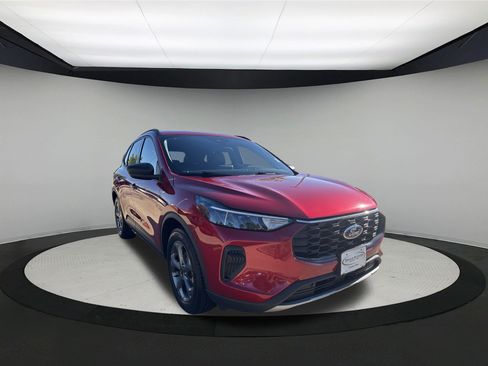 Used 2025 Ford Escape ST-Line FWD image 2