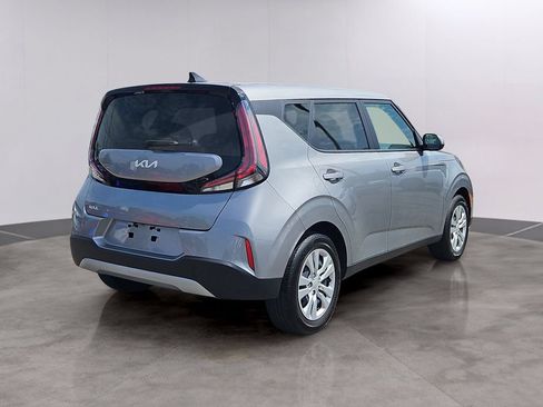 Used 2023 Kia Soul LX FWD image 4