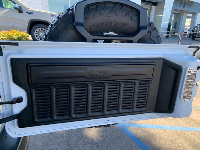 Used 2024 Jeep Wrangler Unlimited Rubicon 4xe AWD/4WD image 14