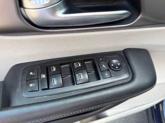 Used 2019 Chrysler Pacifica Limited FWD image 18