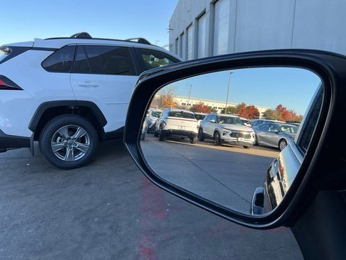 Used 2025 Toyota RAV4 XLE image 20