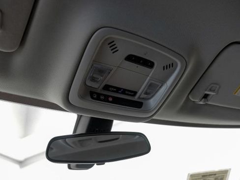 Used 2020 Chevrolet Traverse LT FWD image 29