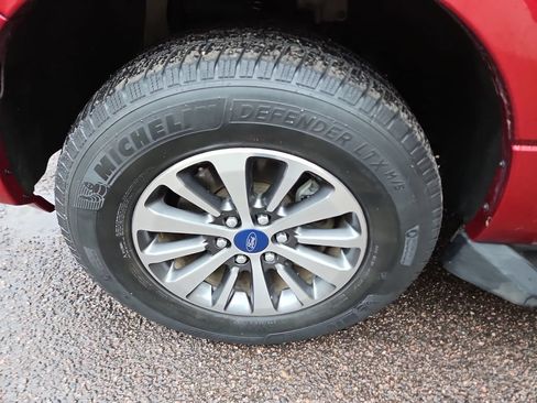 Used 2017 Ford Expedition XLT w/ Equipment Group 202A AWD/4WD image 26