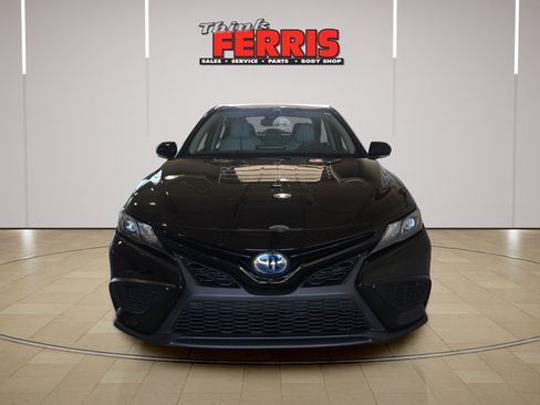 Used 2023 Toyota Camry SE w/ Cold Weather Package FWD image 2
