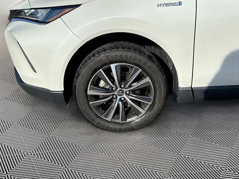 Used 2021 Toyota Venza LE image 7