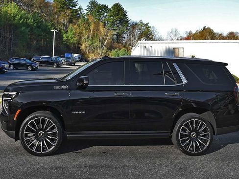 Used 2025 Chevrolet Tahoe High Country AWD/4WD image 4