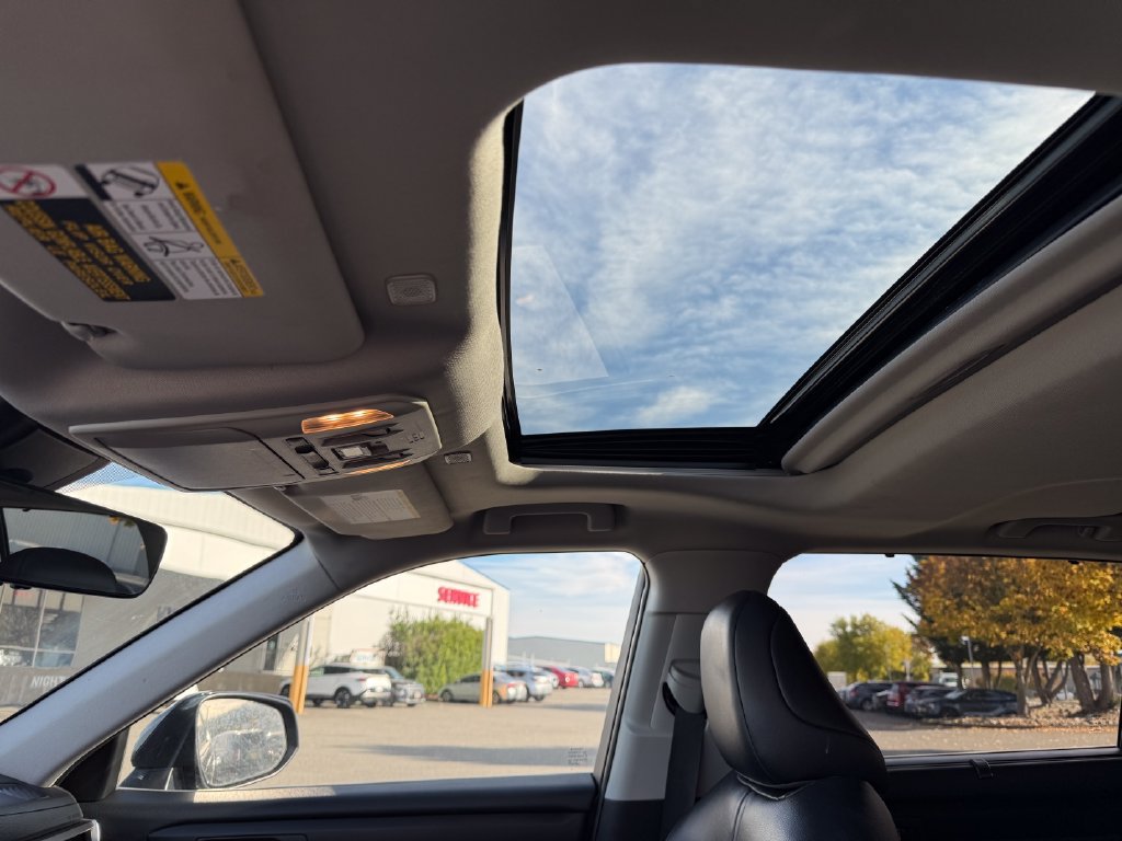 Used 2023 Toyota Highlander XLE AWD/4WD image 18