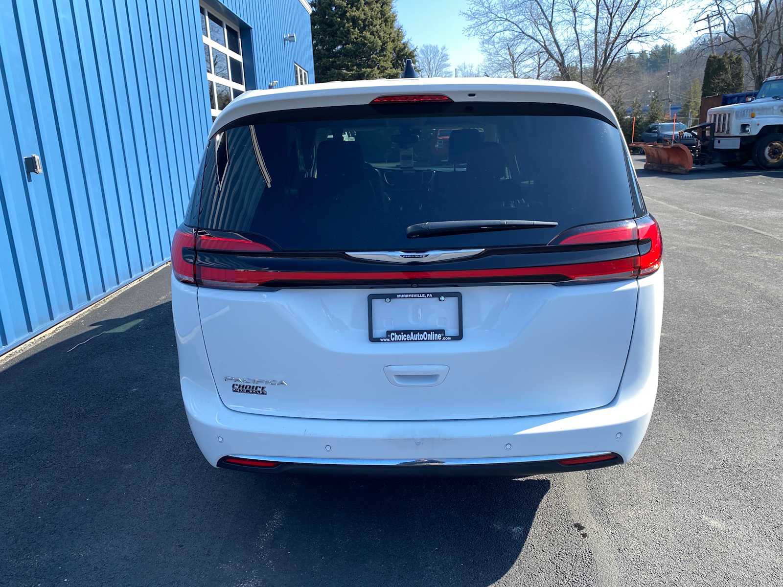 Used 2023 Chrysler Pacifica Touring-L FWD image 14