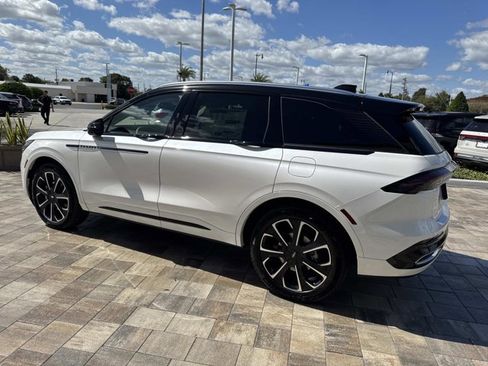 New 2026 Lincoln Nautilus Reserve image 4