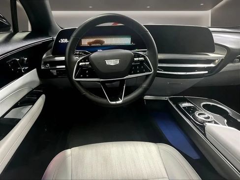 Used 2024 Cadillac Lyriq Luxury RWD image 10