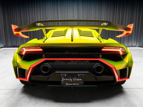 Used 2021 Lamborghini Huracan STO RWD image 17