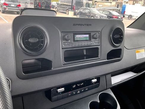 Used 2025 Mercedes-Benz Sprinter 2500 image 32