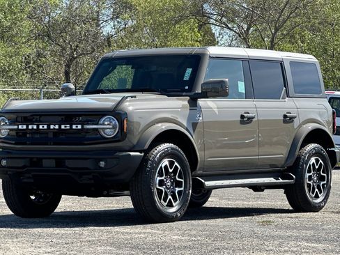 New 2026 Ford Bronco Outer Banks image 7