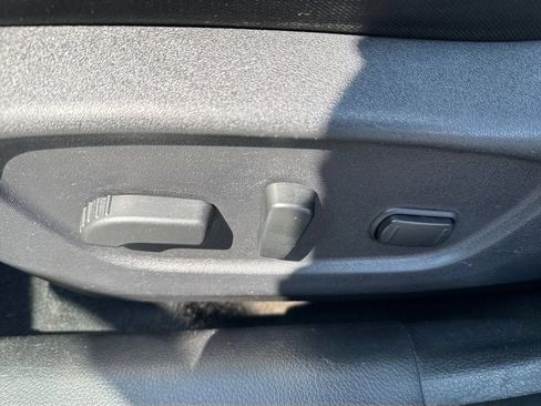 Used 2019 Nissan Rogue SV AWD/4WD image 10