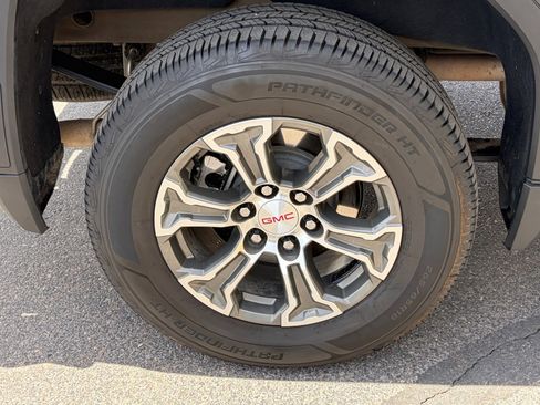 Used 2024 GMC Sierra 1500 SLT AWD/4WD image 10