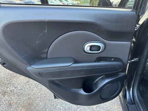 Used 2016 Kia Soul FWD image 19